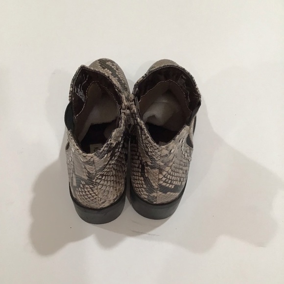 Did madden studded reptile animal print Chelsea booties size 4 - Picture 3 of 4